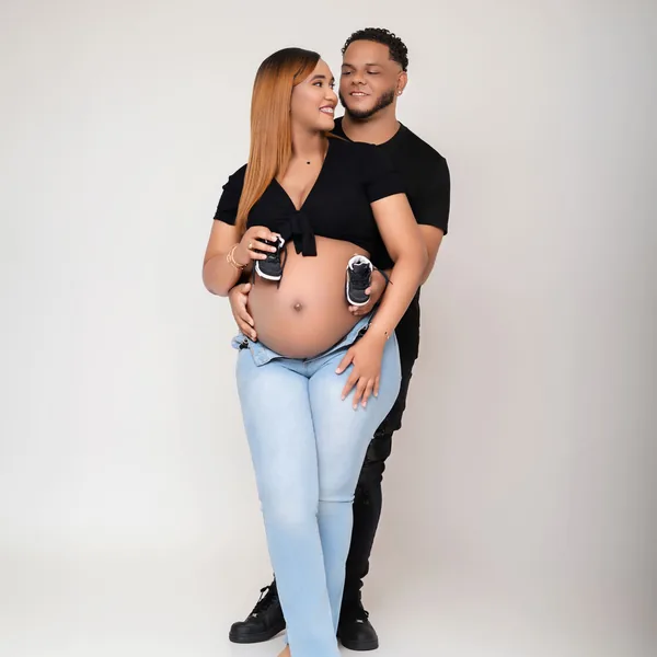 Sesión de embarazo en pareja — Jenzz Studios